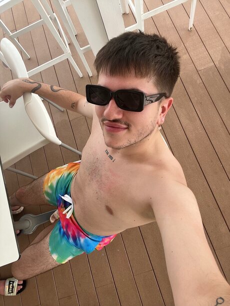 Nøgent lækket OnlyFans-billede af Hi Its Me Santi