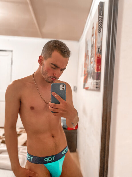 Foto di nudo di fuga di OnlyFans di Vctor Bustamante