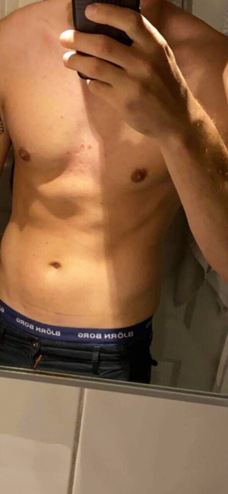 Nahá fotka uniklých OnlyFans od Honysundgutt