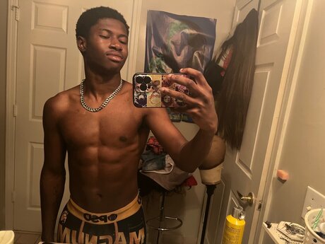 Foto desnuda filtrada de OnlyFans de Loverboyyquan