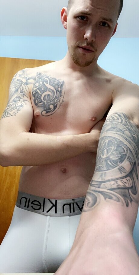 Nacktes geleaktes OnlyFans-Foto von Kyle Landis