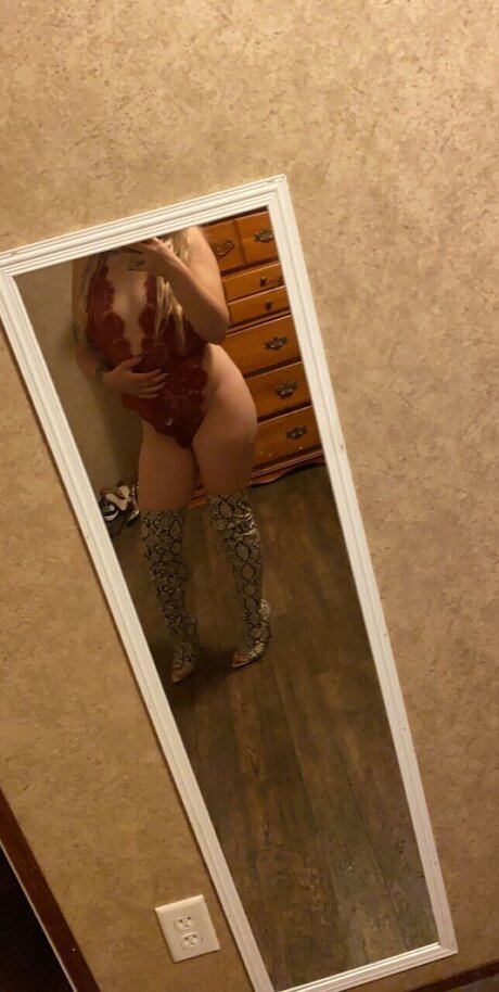 Naakte gelekte OnlyFans-foto van Cassidyy Mariee