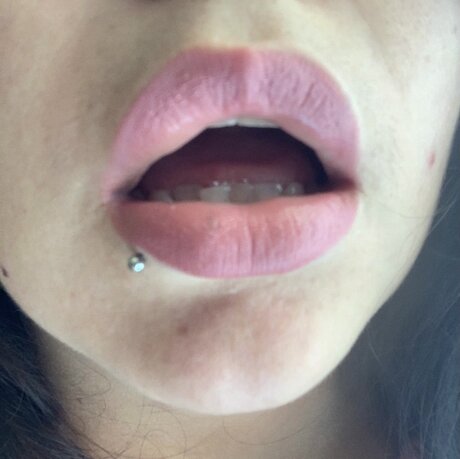 Naken läckt OnlyFans-bild av Hisnaughtybella