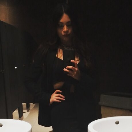Nøgent lækket OnlyFans-billede af Anahi Mireles