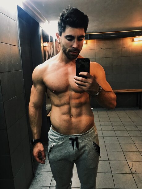 Naken läckt OnlyFans-bild av Strong Focus