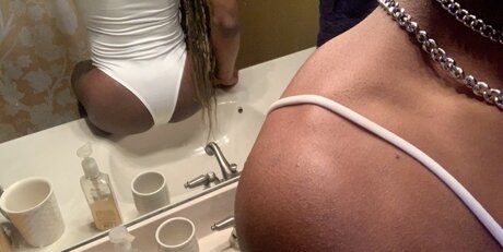 Naken lekkede OnlyFans-bilde av Geminis