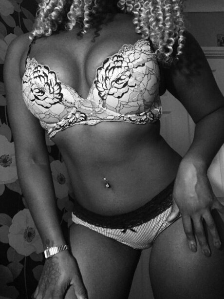 Обнаженная фотография утечки OnlyFans от Lusciouscurves