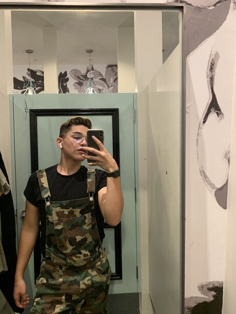 Nahá fotka uniklých OnlyFans od Nathan