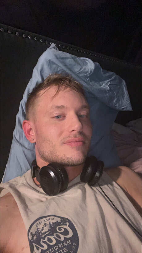 Naakte gelekte OnlyFans-foto van Hey