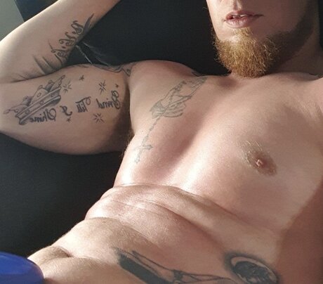 Alasti lekkinud OnlyFans-i pilt Dirty Harry