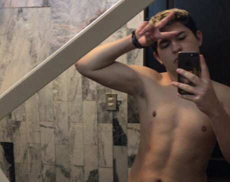 Naken läckt OnlyFans-bild av Kyojin