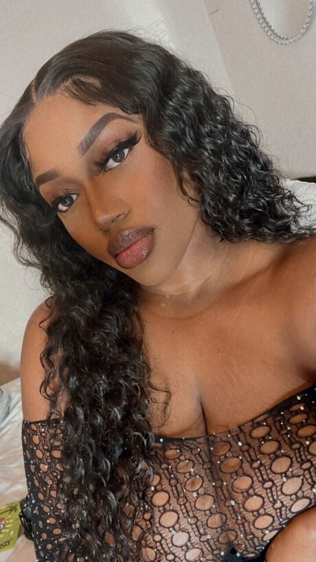 Nahá fotka uniklých OnlyFans od Micklovin