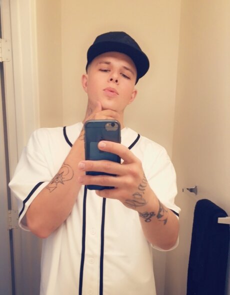 Naakte gelekte OnlyFans-foto van Nuskool