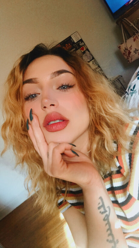 Photo nue de fuite OnlyFans de Meow 