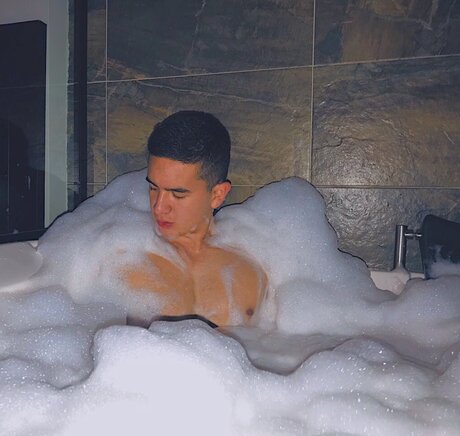 Alaston vuotanut OnlyFans-kuva Tadeo Garzon