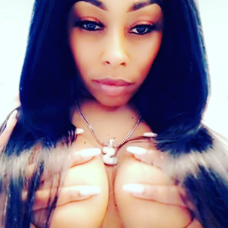 Alaston vuotanut OnlyFans-kuva Armanifleiss