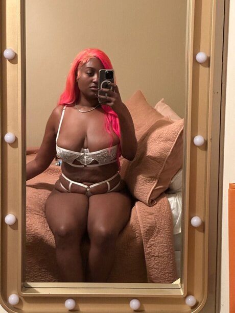 Alaston vuotanut OnlyFans-kuva Fancy