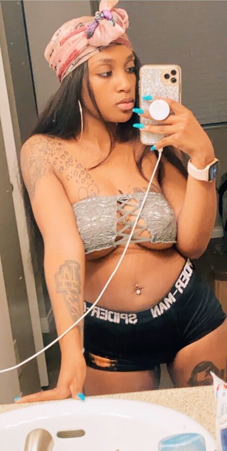 Nagie wyciekłe zdjęcie OnlyFans od Honeykoated