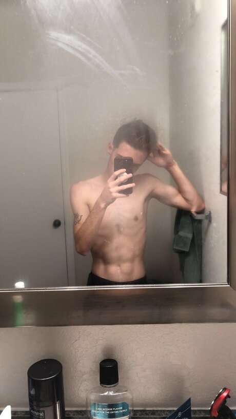 Foto desnuda filtrada de OnlyFans de Trent