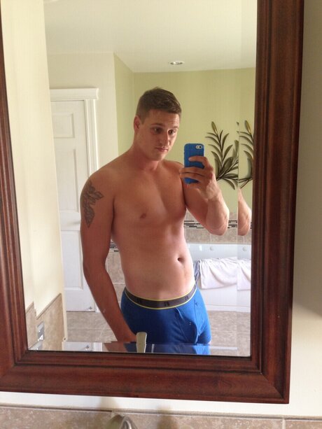 Alasti lekkinud OnlyFans-i pilt Miscoman