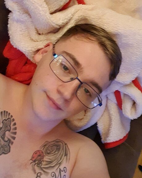 Alasti lekkinud OnlyFans-i pilt Kyle
