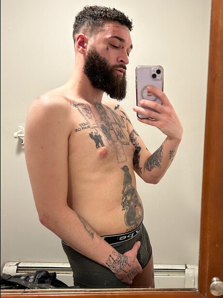 Nahá fotka uniklých OnlyFans od Viktor