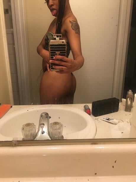 Foto di nudo di fuga di OnlyFans di Mixxdoll Sammi