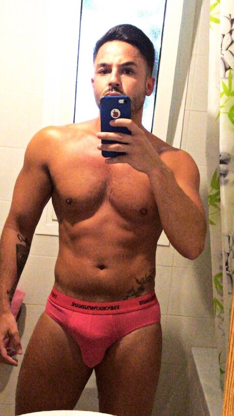 Alasti lekkinud OnlyFans-i pilt Adrianofarrapa