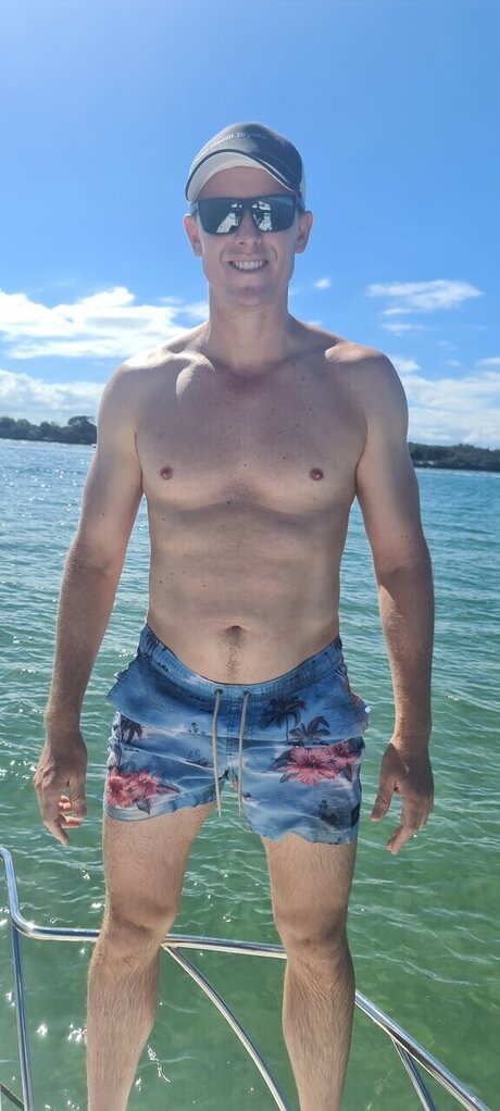 Alasti lekkinud OnlyFans-i pilt Adgc