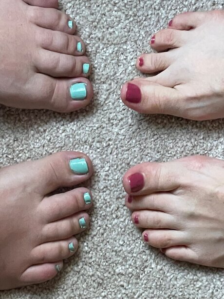 Nacktes geleaktes OnlyFans-Foto von 2 Feet