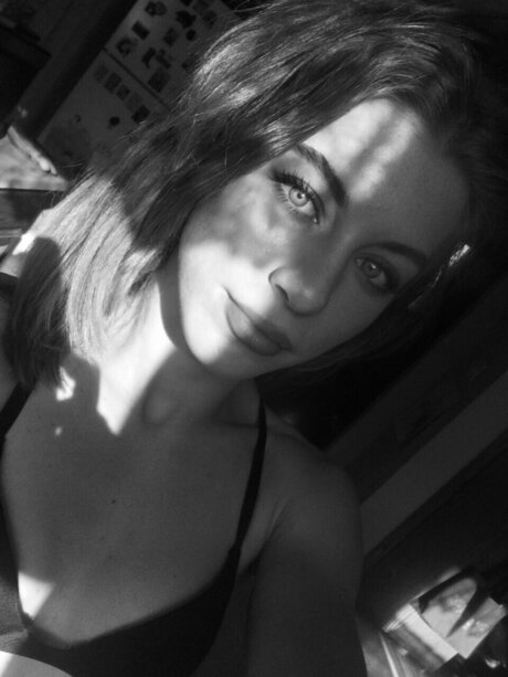 Nahá fotka uniklých OnlyFans od Delicatefckingfl0wer