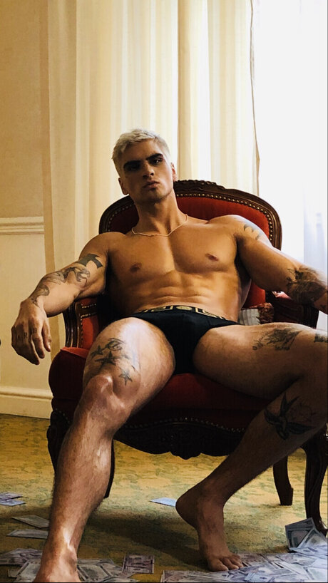 Naken läckt OnlyFans-bild av Alexandro