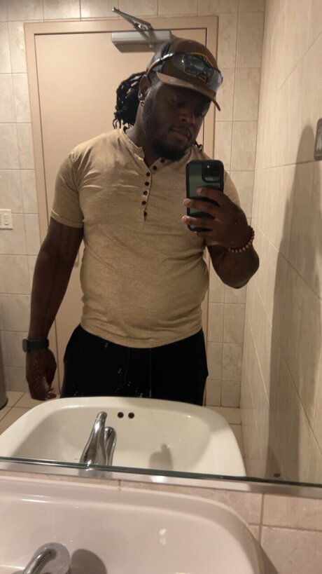 Naakte gelekte OnlyFans-foto van Outlaw9000