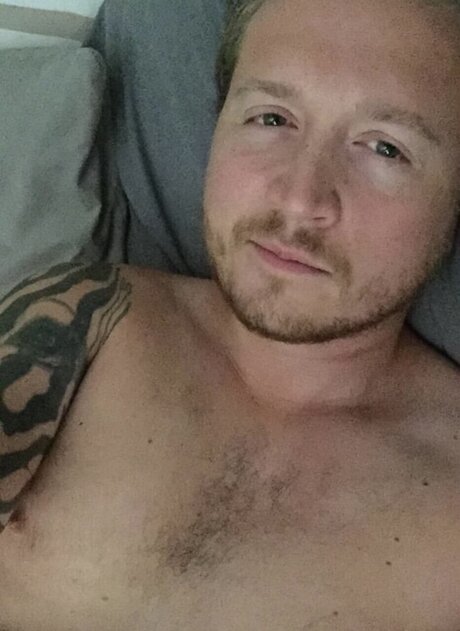 Naken läckt OnlyFans-bild av Tyler Olsen