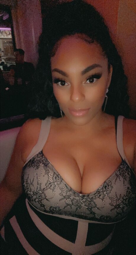 Foto di nudo di fuga di OnlyFans di Sexy Savage