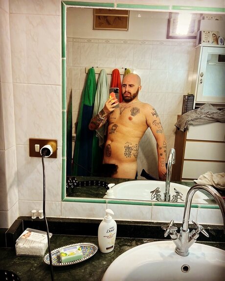 Alaston vuotanut OnlyFans-kuva Edoardo Zambolo