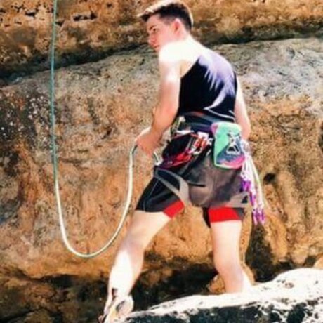 Naakte gelekte OnlyFans-foto van Bradraines