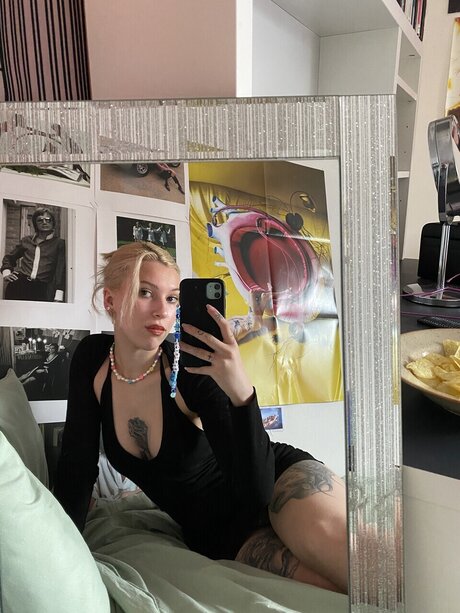 Naken läckt OnlyFans-bild av Zozo