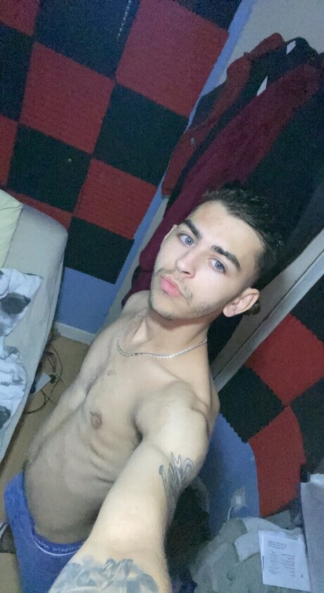 Alaston vuotanut OnlyFans-kuva Luke Kay