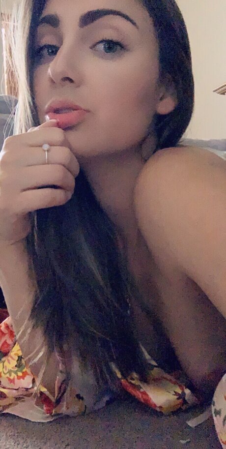 Alaston vuotanut OnlyFans-kuva Mariah