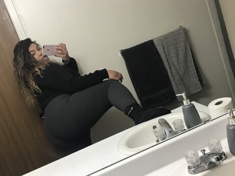 Naken läckt OnlyFans-bild av Latinxxbabe
