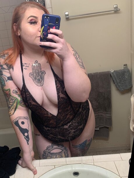 Naakte gelekte OnlyFans-foto van Babygirl
