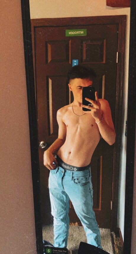 Naken läckt OnlyFans-bild av Noah