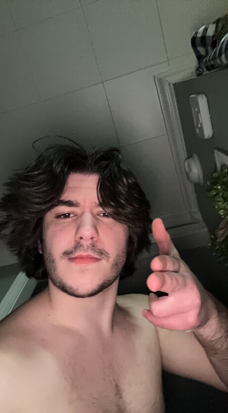 Naken läckt OnlyFans-bild av Trevbelike