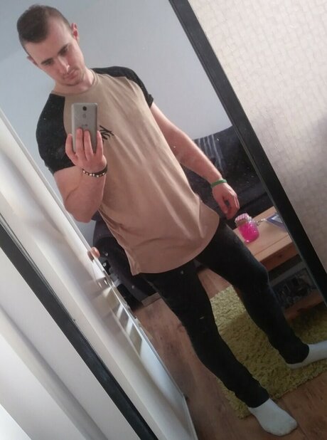 Naakte gelekte OnlyFans-foto van Tripod14