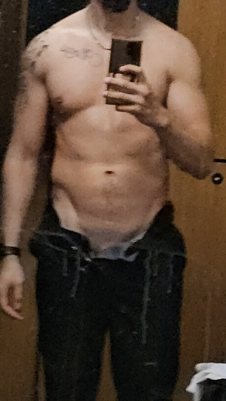Alasti lekkinud OnlyFans-i pilt Sculptedstud