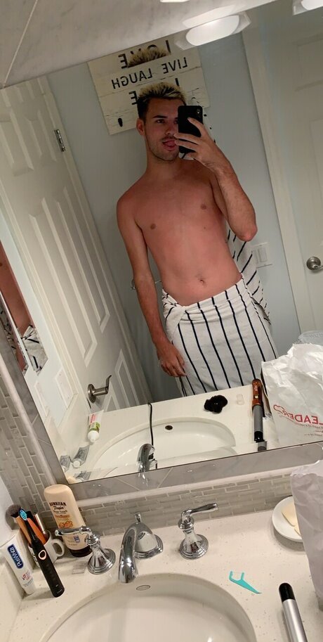 Naken läckt OnlyFans-bild av Gi