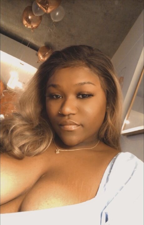 Alaston vuotanut OnlyFans-kuva Sammie