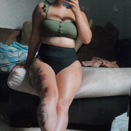 Nacktes geleaktes OnlyFans-Foto von Honey