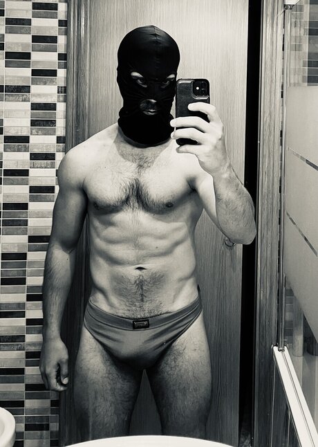 Обнаженная фотография утечки OnlyFans от Masked Stud